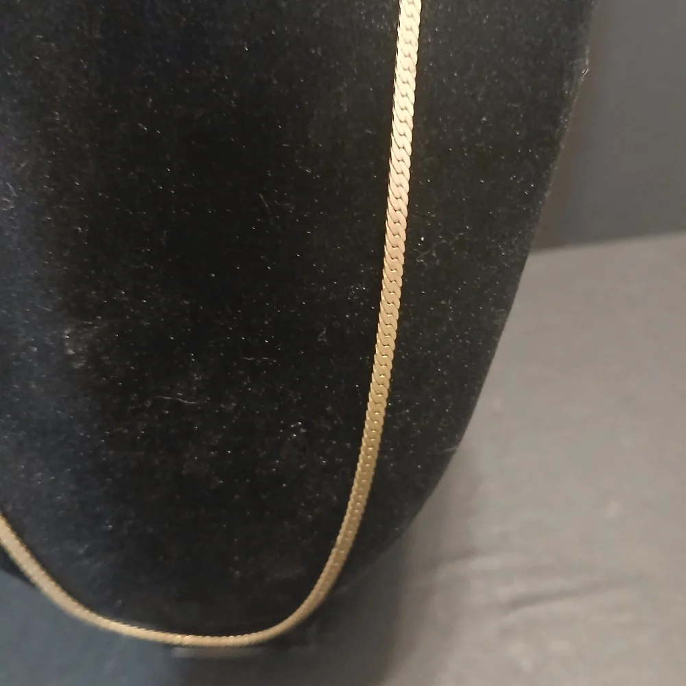 Gold tone snake chain necklace - Picture 4 of 12